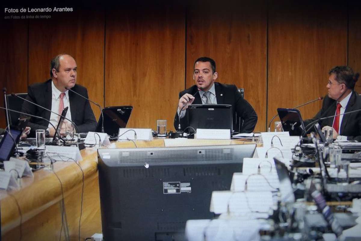 Arantes é suspeito de envolvimento em esquema de corrupção
Arantes é suspeito de envolvimento em esquema de corrupção