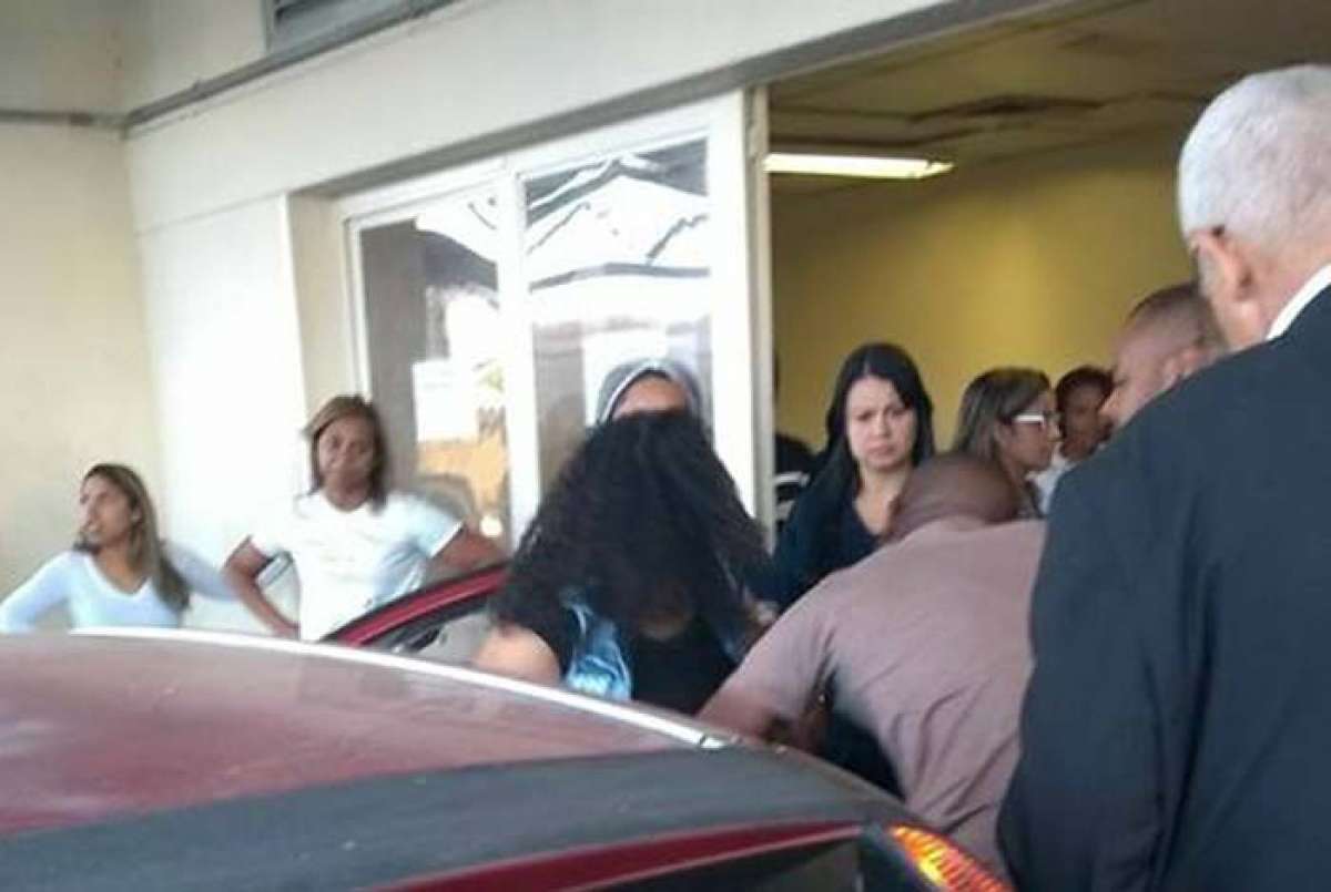 Feridos chegam ao Hospital Albert Schweitzer