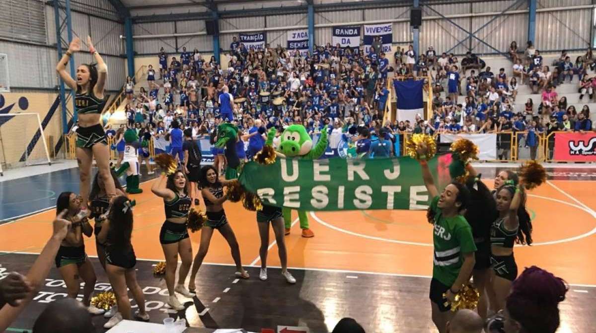 Situa&ccedil;&atilde;o da Uerj tamb&eacute;m foi levantada pelos alunos - Júlia Gabriela