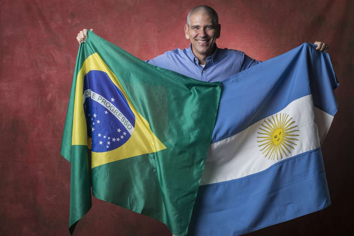 Carlos Gil diz que temos chances de levar o Hexa.