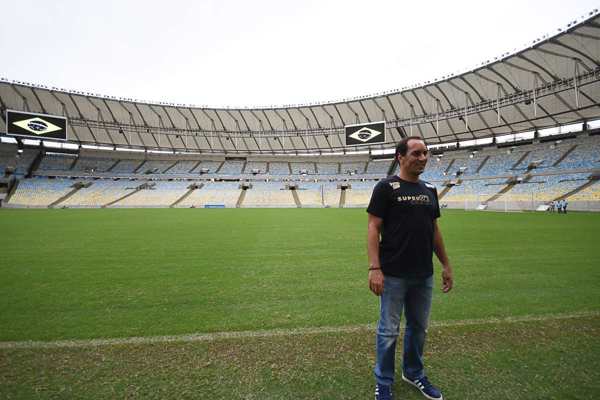 Loterj reúne ídolos do futebol e torcedores no Maracanã com a Raspa Rio Super Craques