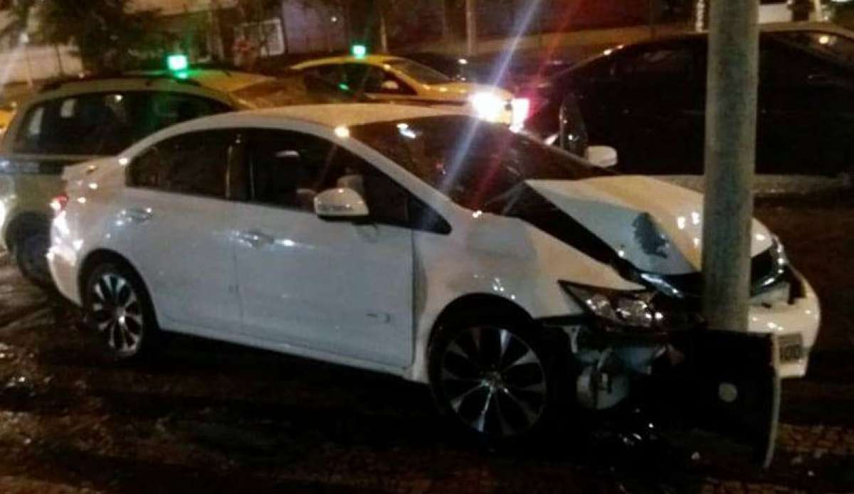 Bandido bateu o carro na fuga