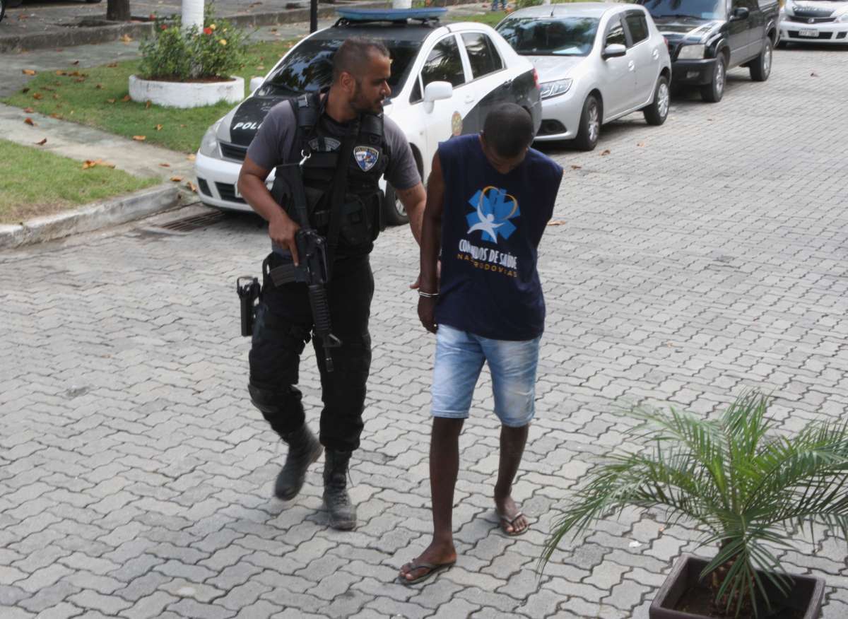 Suspeitos foram levados para Cidade da Pol&iacute;cia, no Jacarezinho 