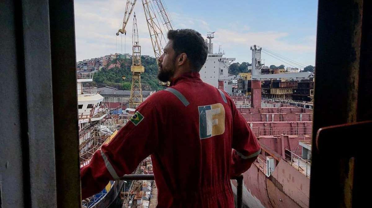 Cauã Reymond nos bastidores de 'Ilha de Ferro'