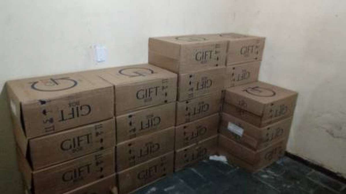 Polícia apreende 50 mil maços de cigarro contrabandeados em Nilópolis