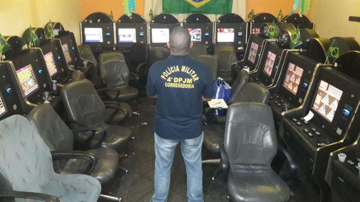 Policiais estouraram bingo clandestino no Ingá - WhatsApp O DIA (21) 98762-8248