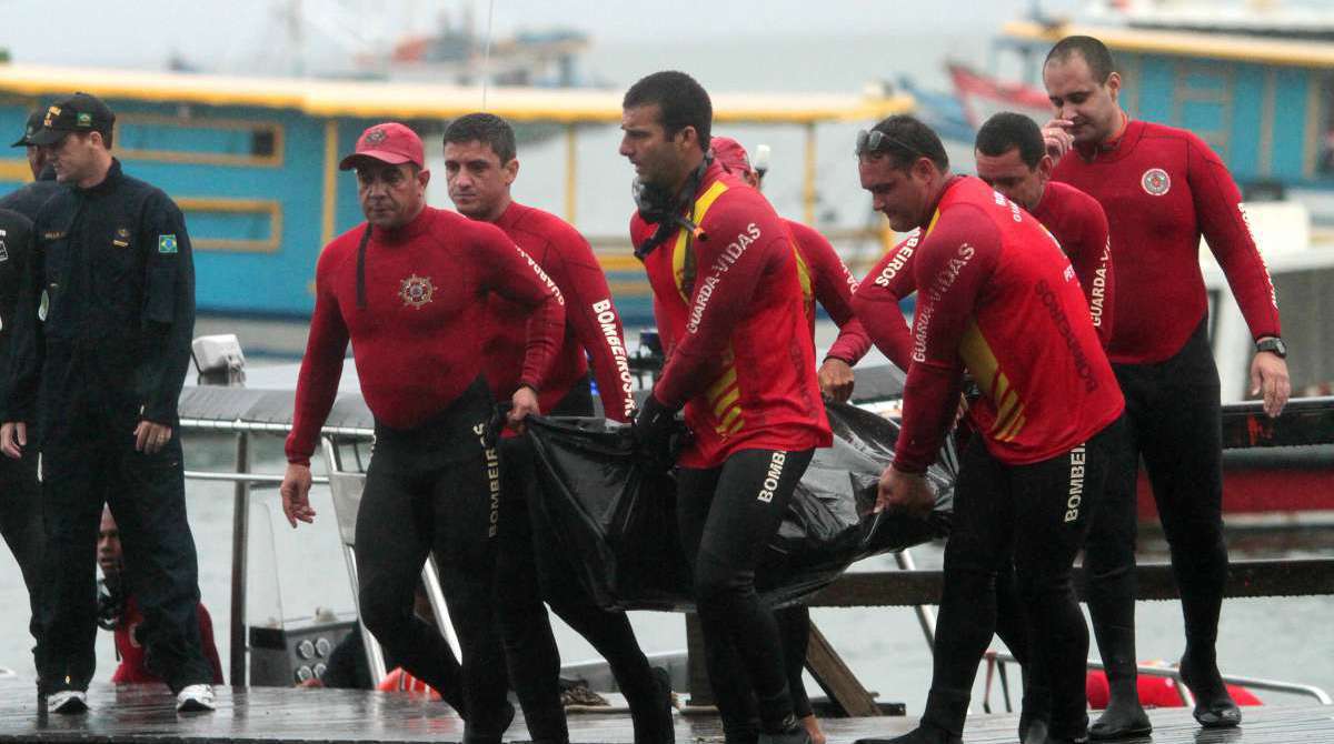 Naufr&aacute;gio de duas embarca&ccedil;&otilde;es na Ilha da Madeira, no Porto de Itagua&iacute;