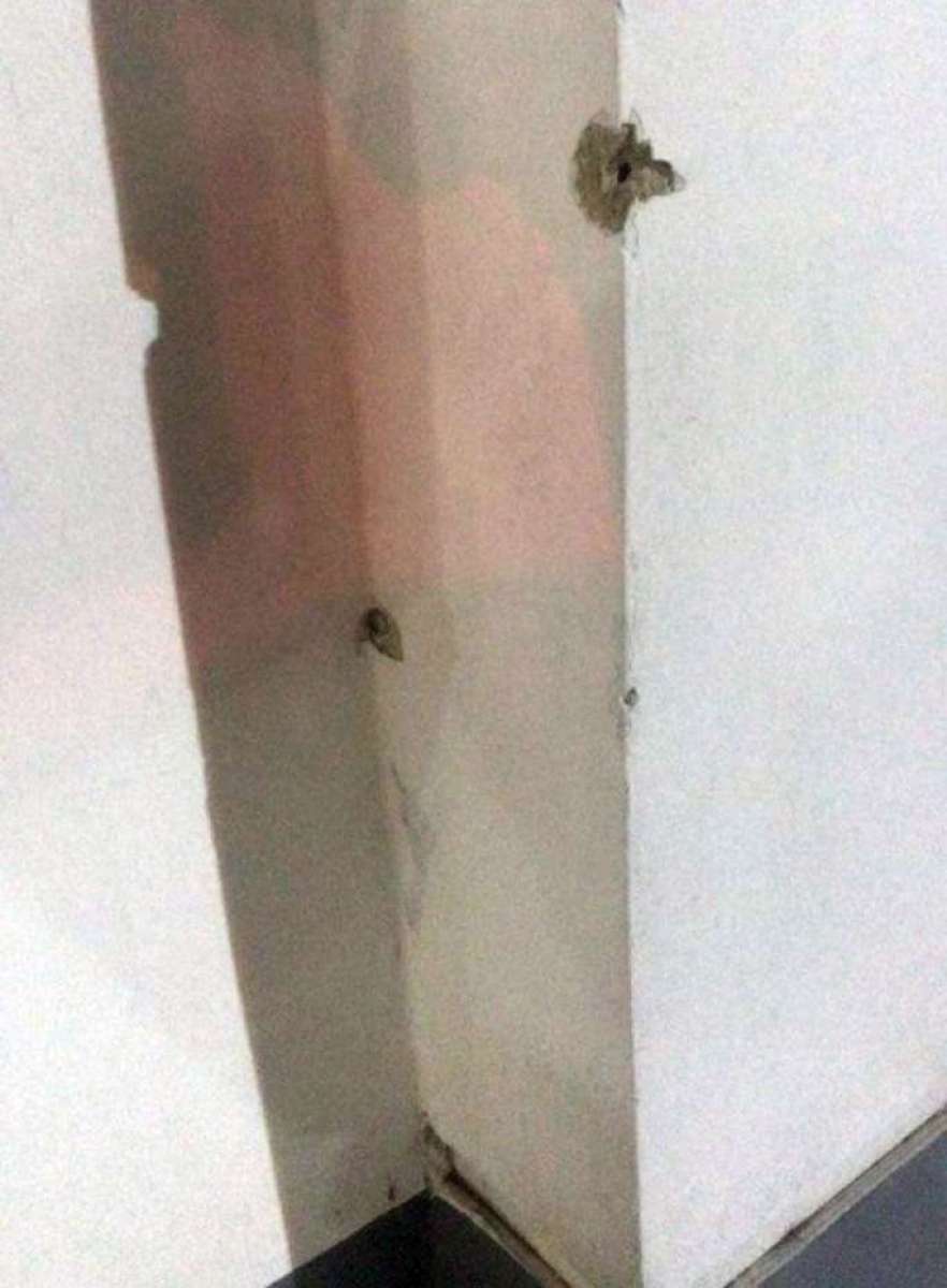 Loja teve vidros quebrados