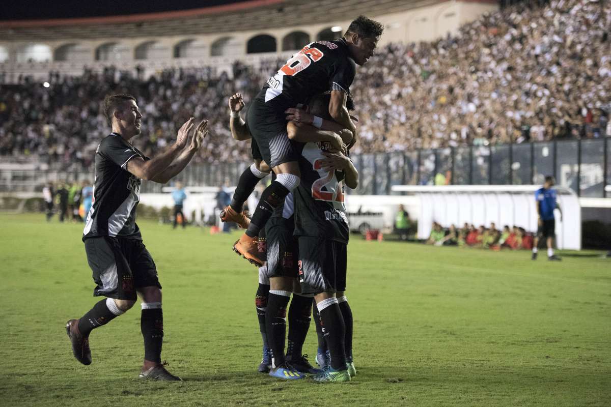 09/06/2018 - AGÊNCIA DE NOTîCIAS - PARCEIRO - Gol de Yago Picachu, do Vasco, em partida entre Vasco x Sport, válida pela 11ª rodada do Campeonato Brasileiro, realizada no estádio São Januário,  na Zona Norte do Rio, na noite deste sábado, 09