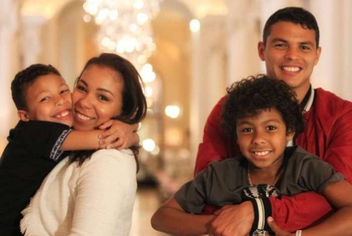 Thiago Silva e Belle SIlva com os filhos - ReproduçÕES DO Instagram