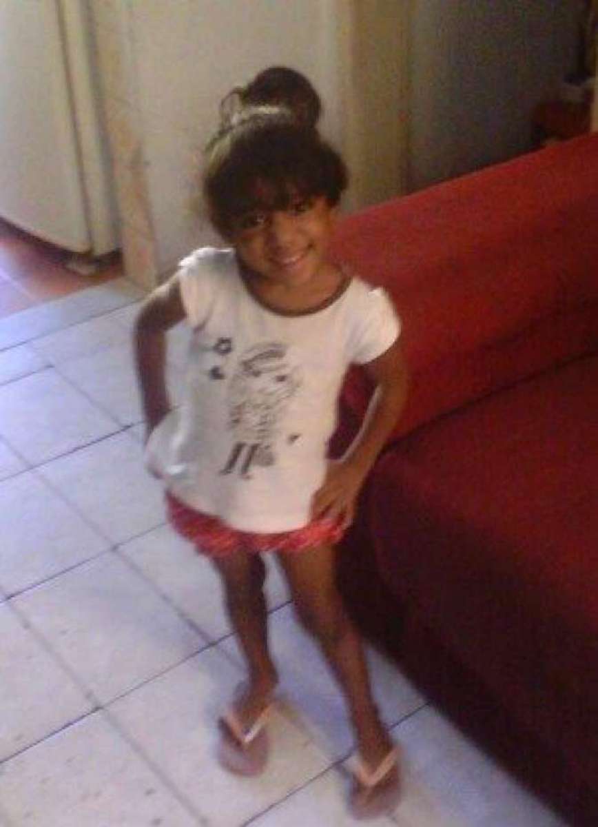 Micaella foi encontrada morta dentro de casa em Braz de Pina. Pai e a madrasta estão presos acusados do crime