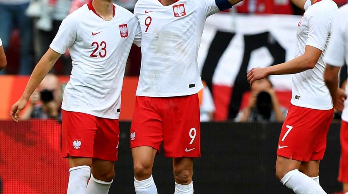 Robert Lewandowski comemora seu primeiro gol no amistoso - AFP