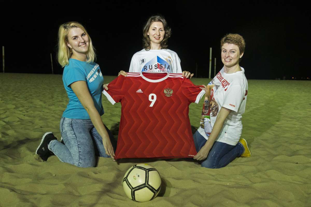 ESPECIAL - Torcedoras Russa que moram no Rio de Janeiro e falam da expectativas da Copa do Mundo de Futebol na Russia. Na foto da esquerda para direita as Russas, Anna Diubina Herrera, Ekaterina Kovalchuk e Oxama de Souza. Foto: Daniel Castelo Branco - Foto: Daniel Castelo Branco