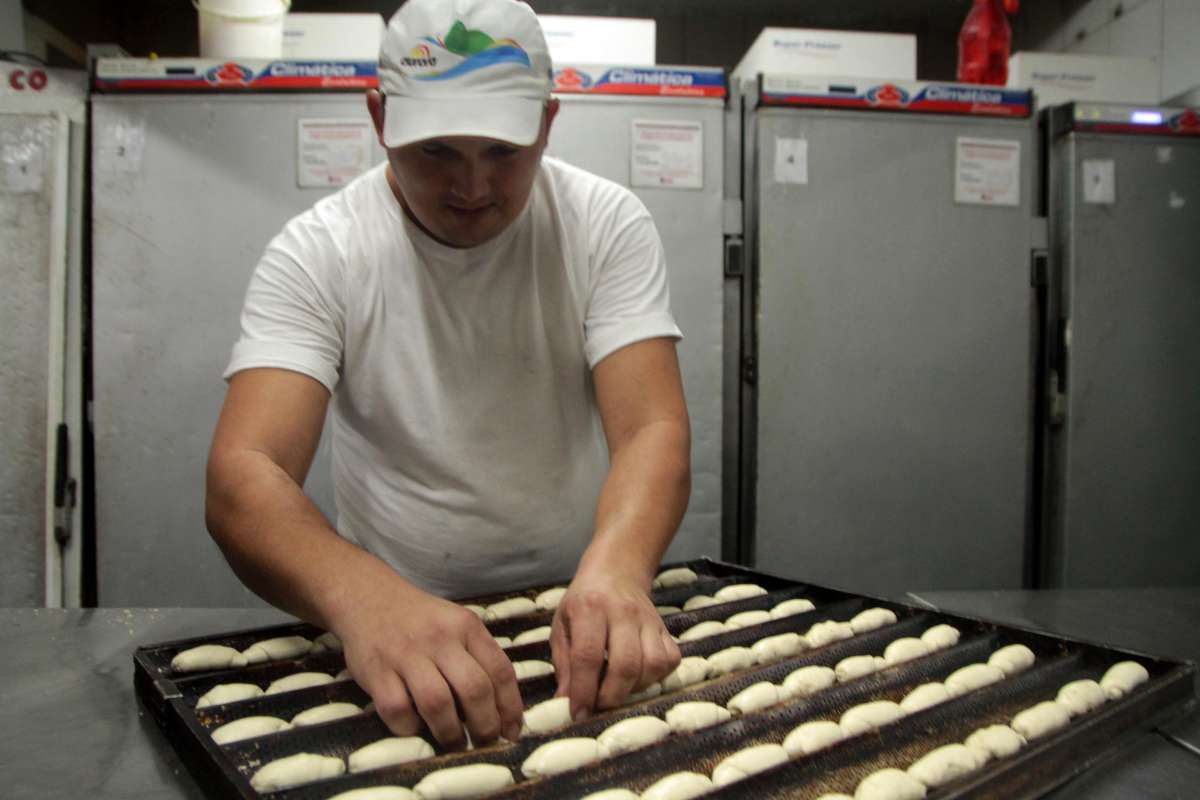 12/06/2018 - CIDADE - Padaria Estação do Pão no Méier. Fornada de pão de Santo Antônio.Foto:Fernanda Dias / Agência O Dia.