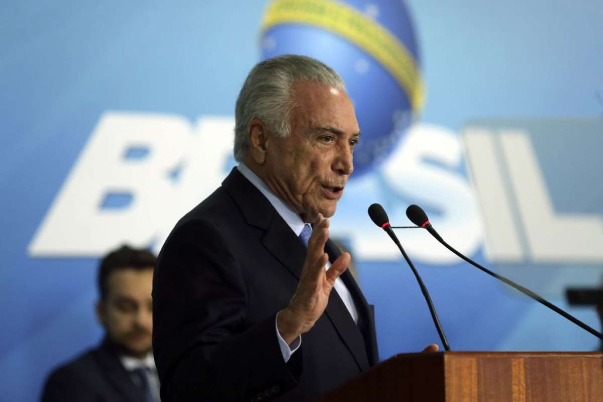 O presidente da C&acirc;mara Brasileira da Ind&uacute;stria da Constru&ccedil;&atilde;o (CBIC), Jos&eacute; Carlos Martins, fala &agrave; imprensa ap&oacute;s encontro com o presidente Michel Temer, no Pal&aacute;cio do Planalto