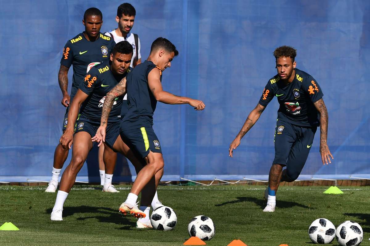Seleção realiza treinos durante o segundo dia de preparação para a Copa, em Sochi