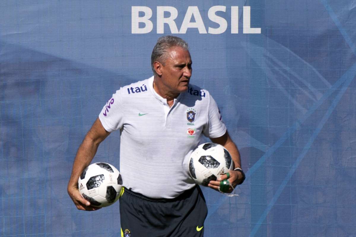 Seleção realiza treinos durante o segundo dia de preparação para a Copa, em Sochi