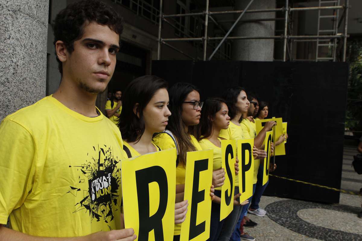 Ato na porta do minist&eacute;rio P&uacute;blico para cobrar respostas sobre a morte da Vereadora Mariele Franco.    Estefan Radovicz / Ag&ecirc;ncia O Dia                         ATO,MANIFESTA.&Ccedil;&Atilde;O,ASSASSINATO,RIO
      Byline