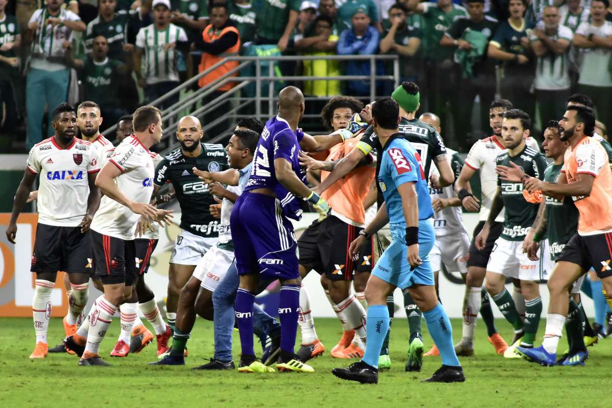 Jailson é expulso, e Palmeiras perde de virada na Libertadores