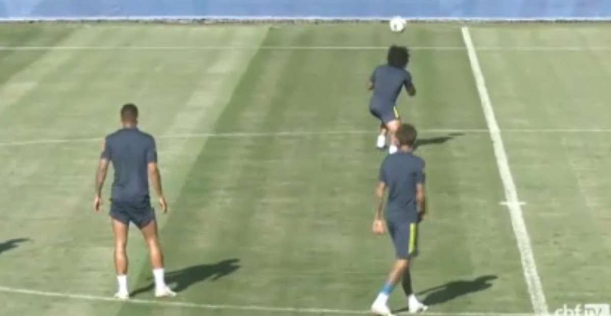 Bruxo! Marcelo Impressiona Em Lance De Extrema Habilidade Em Treino Do ...