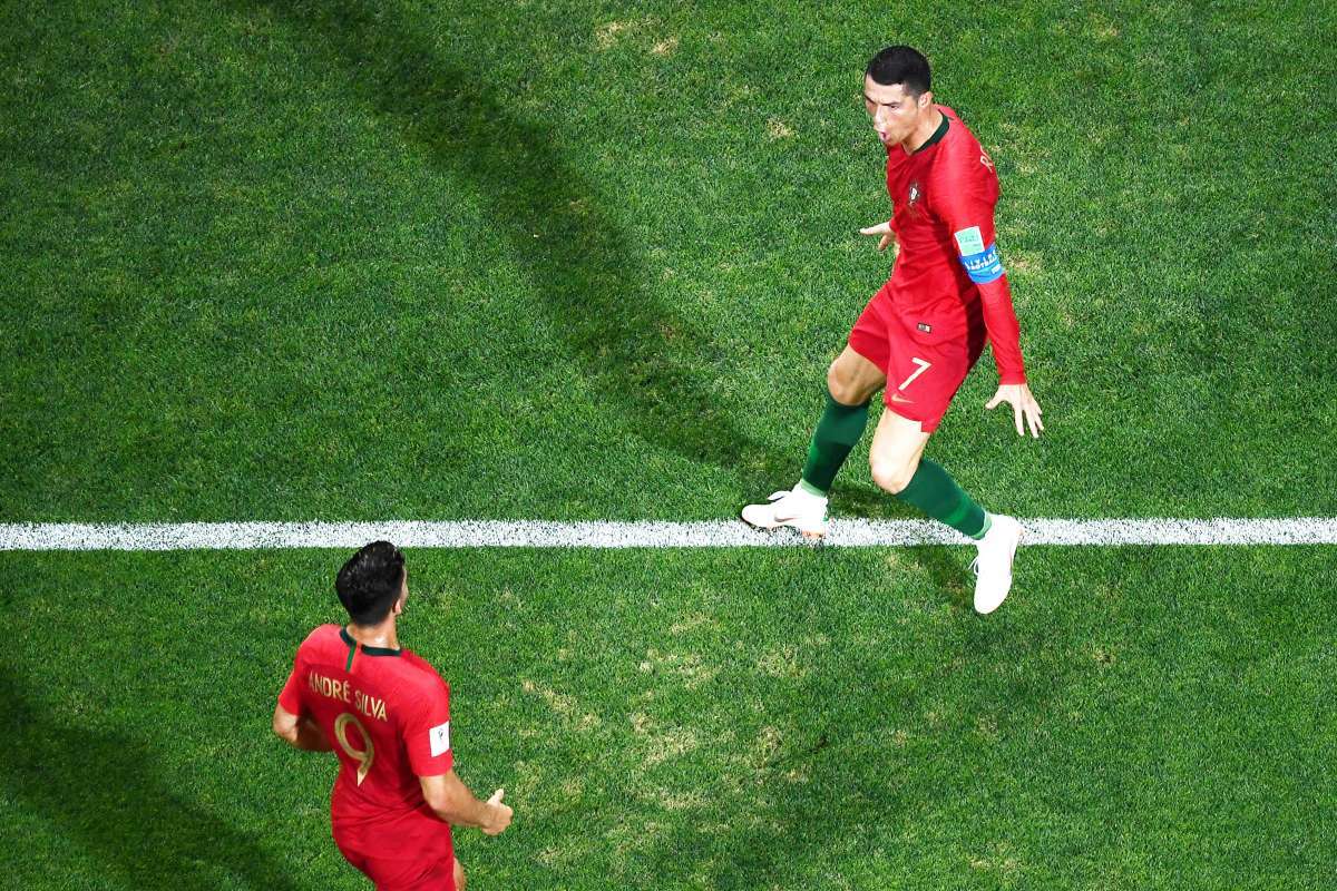 Cristiano Ronaldo vibra ao marcar seu terceiro gol
