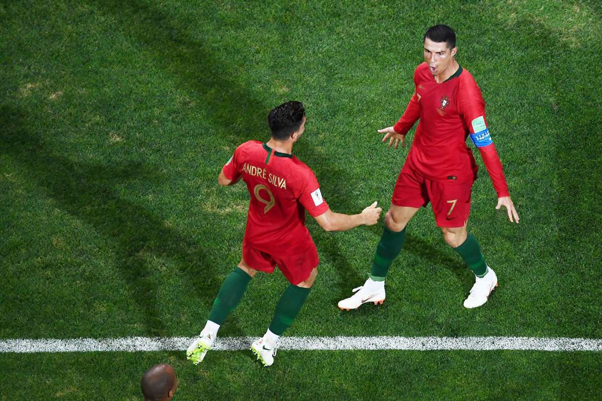 Cristiano Ronaldo vibra ao marcar seu terceiro gol