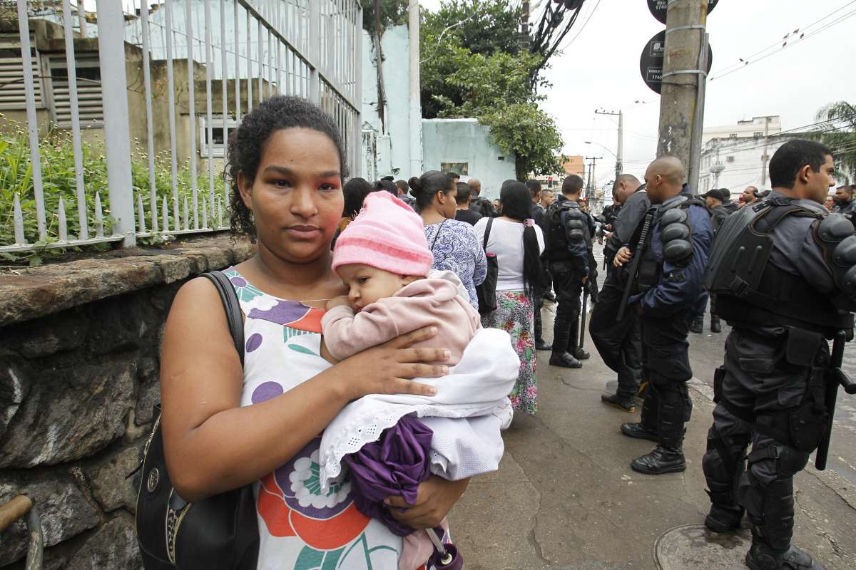 A Prefeitura com o apoio da Guarda Municipal e da PM, cumpriu na manhã dessa sexta feira a reintegração de posse num terreno da rua São Luiz Gonzaga em São Cristóvão.