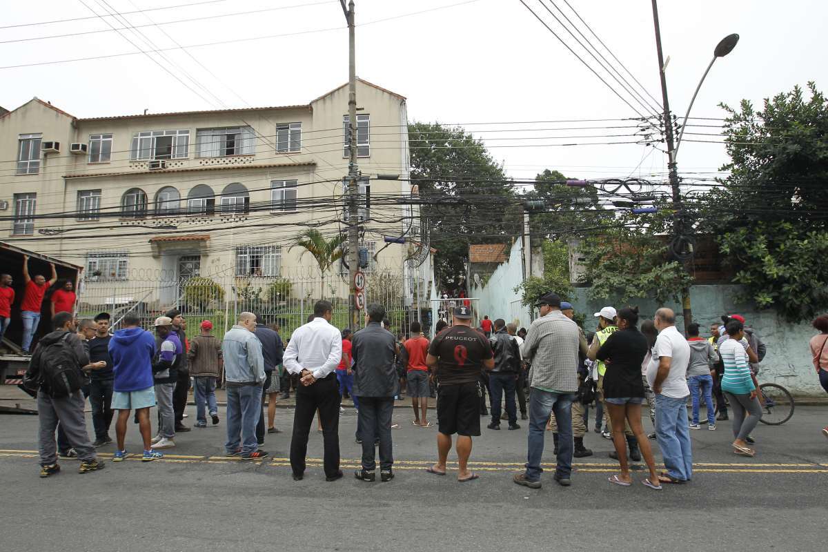 A Prefeitura com o apoio da Guarda Municipal e da PM, cumpriu na manhã dessa sexta feira a reintegração de posse num terreno da rua São Luiz Gonzaga em São Cristóvão.
