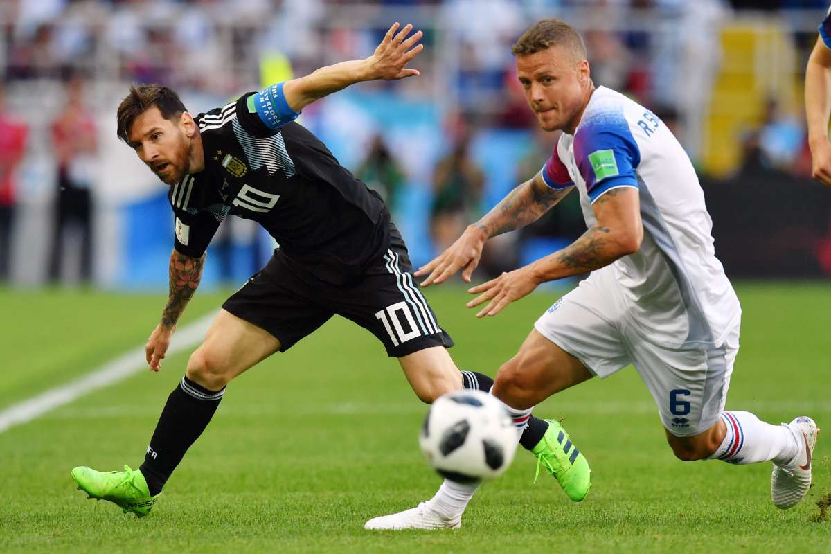 Messi perde pênalti e Argentina empata com a Islândia na Copa