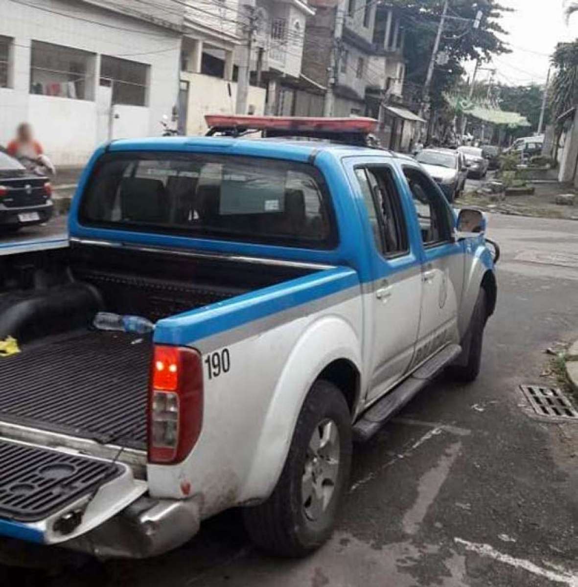 Policiais por ruas da comunidade