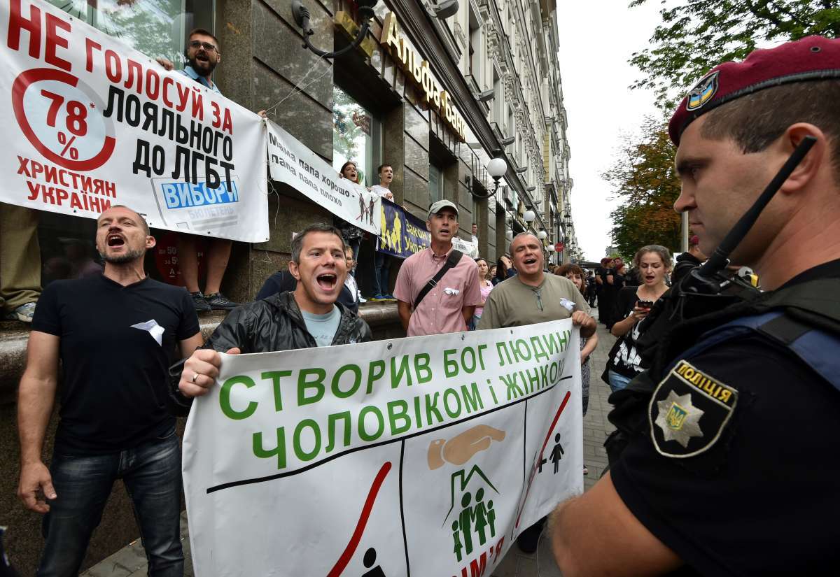 Ultradireitistas são presos durante a Parada Gay em Kiev  - AFP PHOTO / Genya SAVILOV