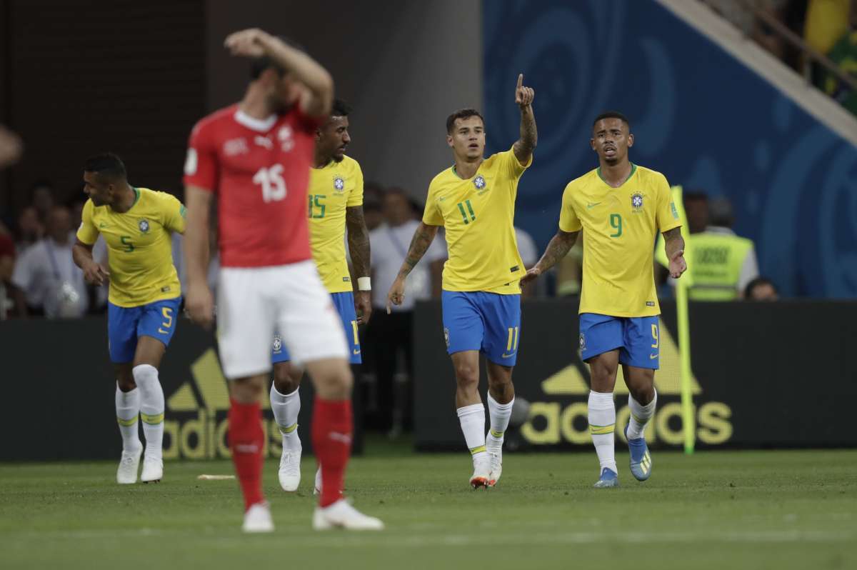 Coutinho vibra com o seu gol