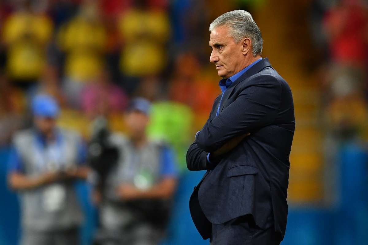 Switzerland's midfielder Steven Zuber (L) scores against Brazil's goalkeeper Alisson during the Russia 2018 World Cup Group E football match between Brazil and Switzerland at the Rostov Arena in Rostov-On-Don on June 17, 2018. / AFP PHOTO / KHALED DESOUKI / RESTRICTED TO EDITORIAL USE - NO MOBILE PUSH ALERTS/DOWNLOADS
