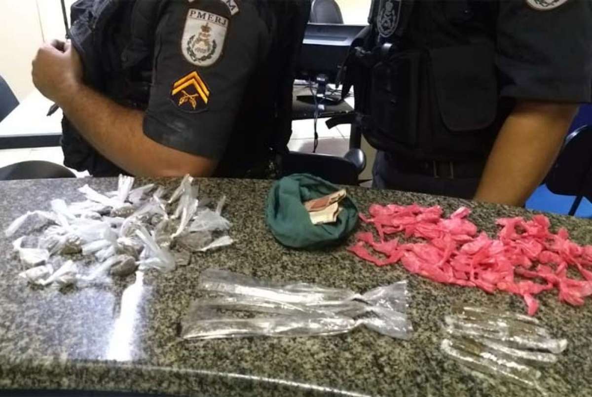 Polícia apreende drogas na Cidade de Deus  - Divulgação 