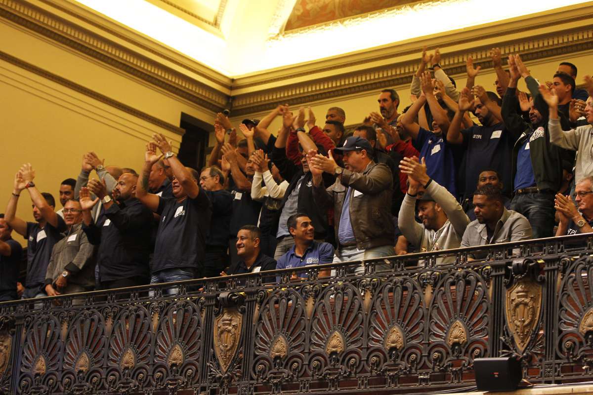 Audi&ecirc;ncia P&uacute;blica na Alerj com motoristas de Vans. Estefan Radovicz / Ag&ecirc;ncia O Dia         CIDADE,TRANSPORTES,VEREADORES,AUDI&Ecirc;NCIA
      Byline