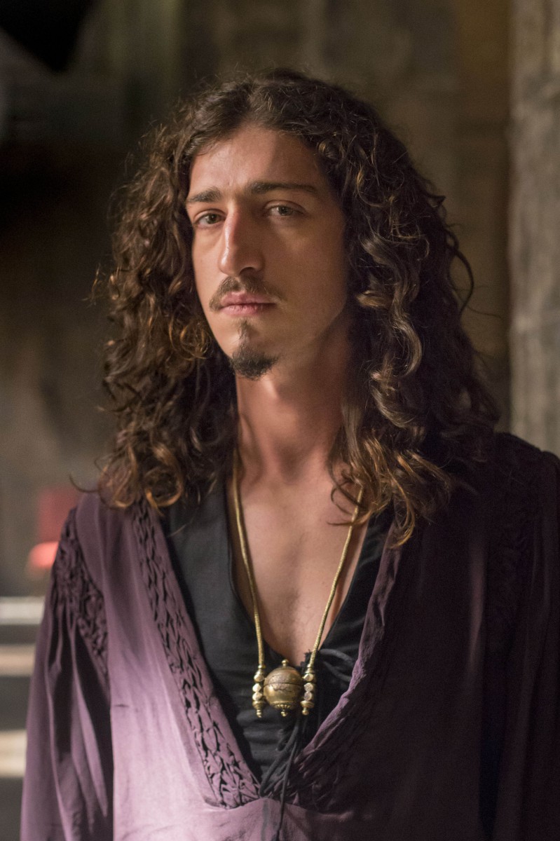 Rodolfo (Johnny Massaro) se casa com Margô (Cristina Mutarelli) de olho no dinheiro dela - Marília Cabral/TV Globo