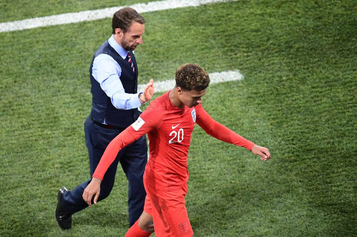 Dele Alli deixa campo após sentir lesão contra a Tunísia - AFP