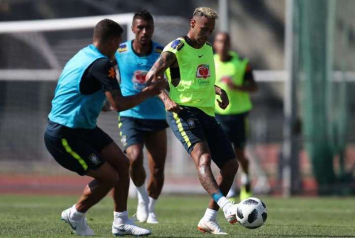 Neymar participou de treino do Brasil Neymar participou de treino do Brasil