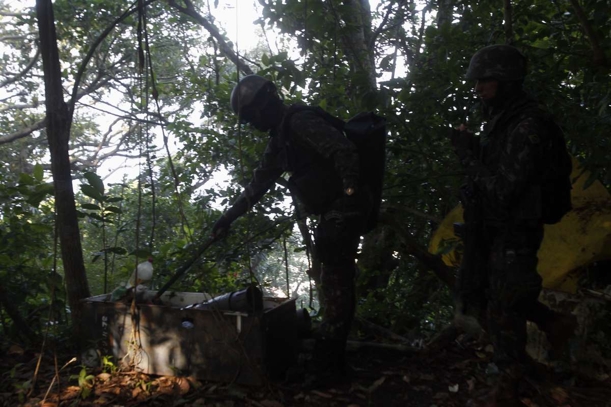Militares nas favelas do Chapeu Mangueira e Babilonia no Leme Zona Sul do Rio Foto  Severino  Silva Agencia O Dia