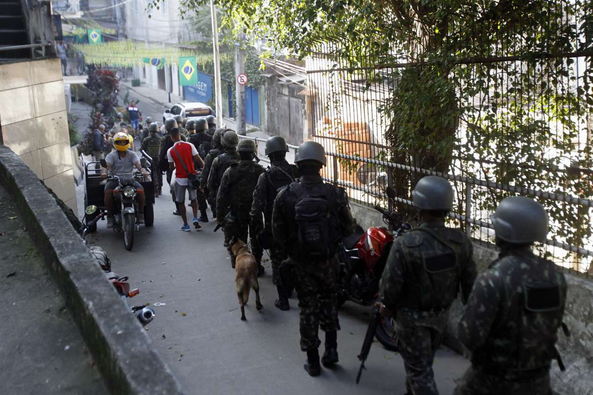 Militares nas favelas do Chapeu Mangueira e Babilonia no Leme Zona Sul do Rio Foto  Severino  Silva Agencia O Dia