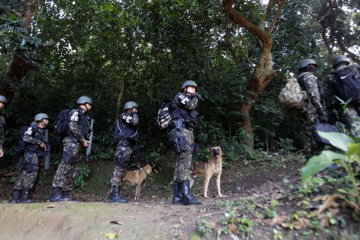 Militares nas favelas do Chapeu Mangueira e Babilonia no Leme Zona Sul do Rio Foto  Severino  Silva Agencia O Dia