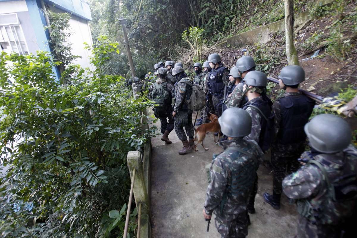 Militares nas favelas do Chapeu Mangueira e Babilonia no Leme Zona Sul do Rio Foto  Severino  Silva Agencia O Dia