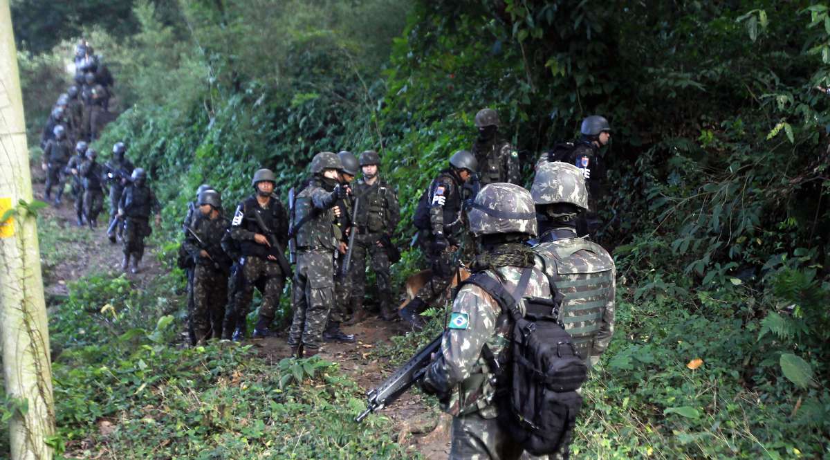Militares nas favelas do Chapeu Mangueira e Babilonia no Leme Zona Sul do Rio Foto  Severino  Silva Agencia O Dia