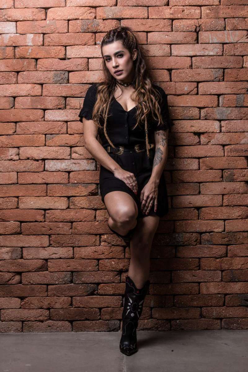 Revelada pelo sertanejo Sorocaba, a cantora Lauana Prado lança disco