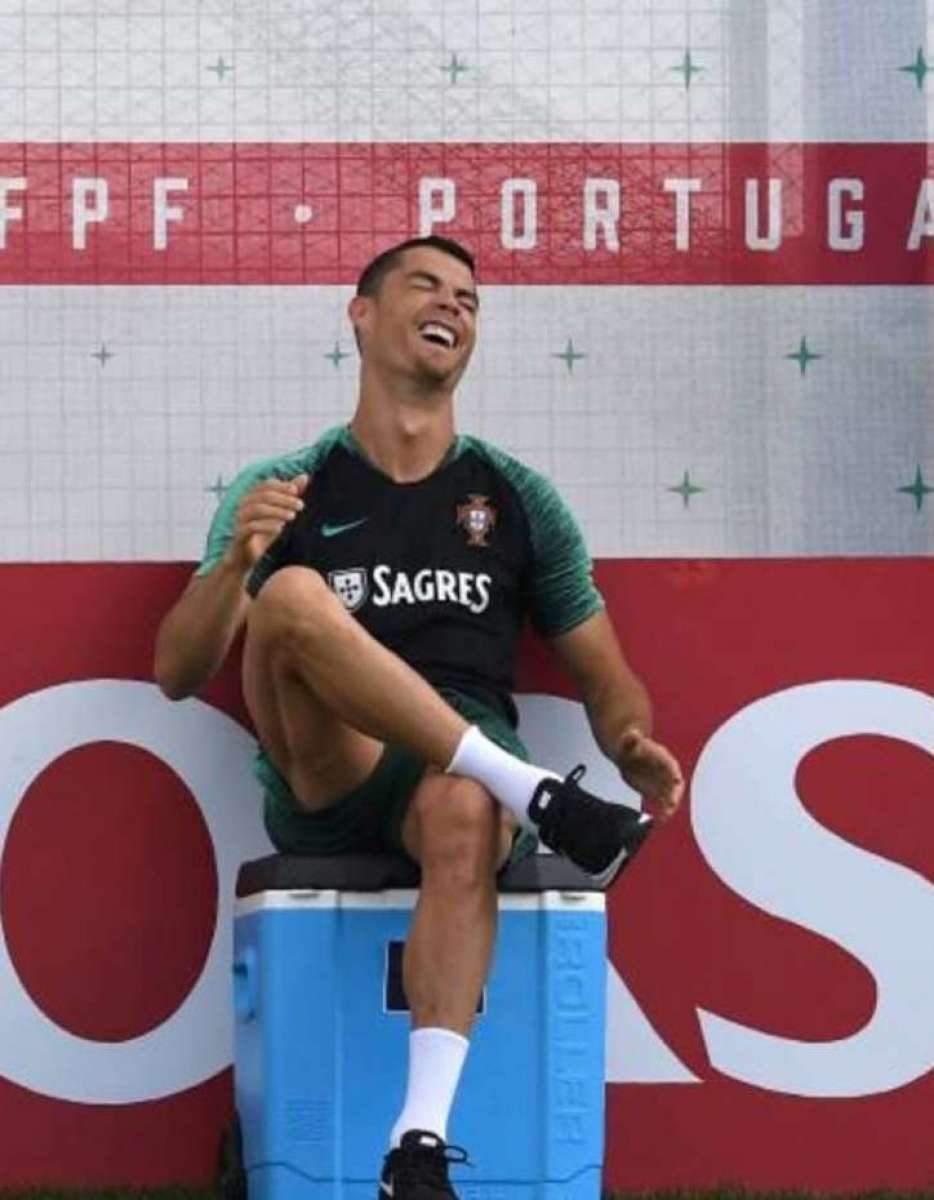 Sobre meme at&eacute; para CR7 rindo dos argentinos 