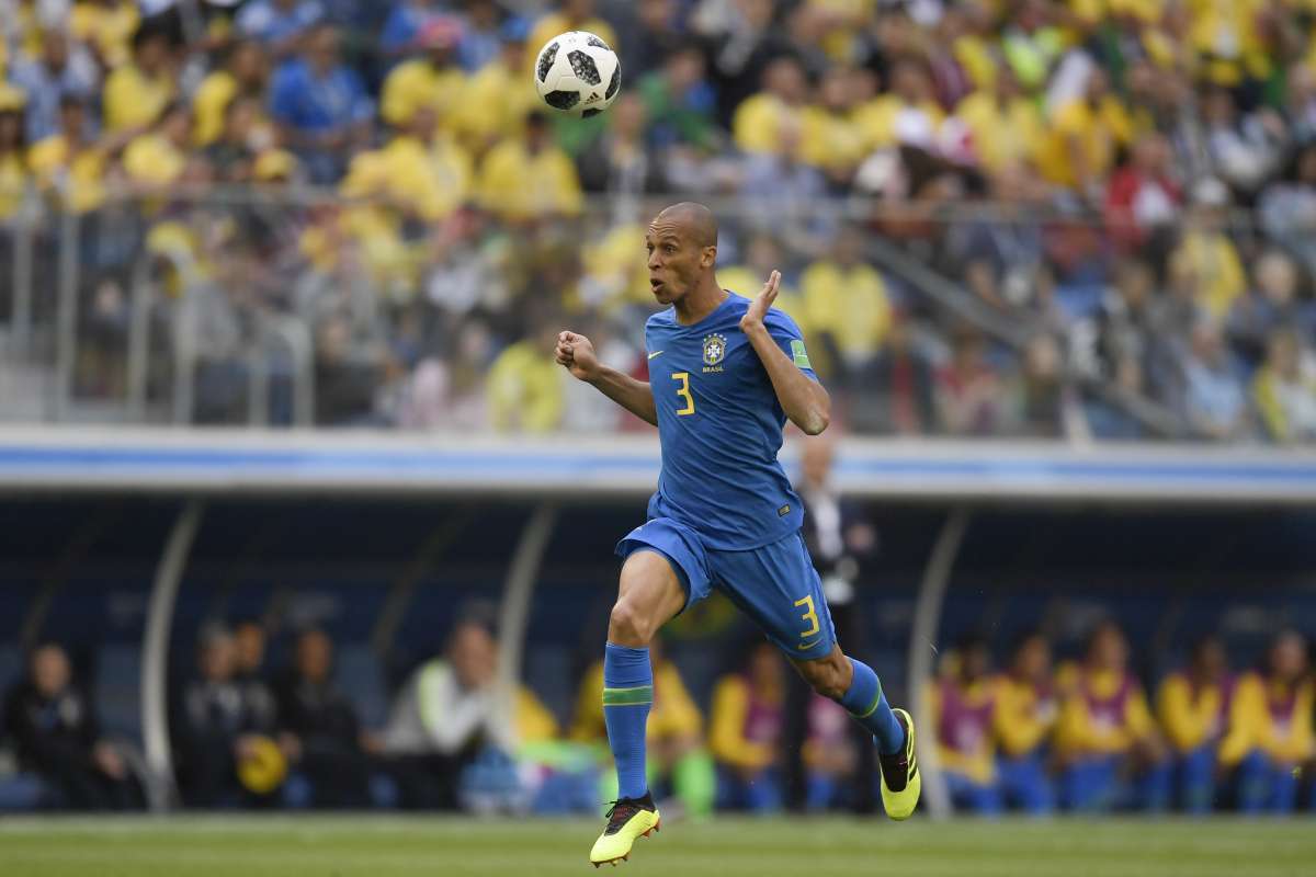 Brazil's defender Miranda controsl the ball during the Russia 2018 World Cup Group E football match between Brazil and Costa Rica at the Saint Petersburg Stadium in Saint Petersburg on June 22, 2018. / AFP PHOTO / GABRIEL BOUYS / RESTRICTED TO EDITORIAL USE - NO MOBILE PUSH ALERTS/DOWNLOADS
