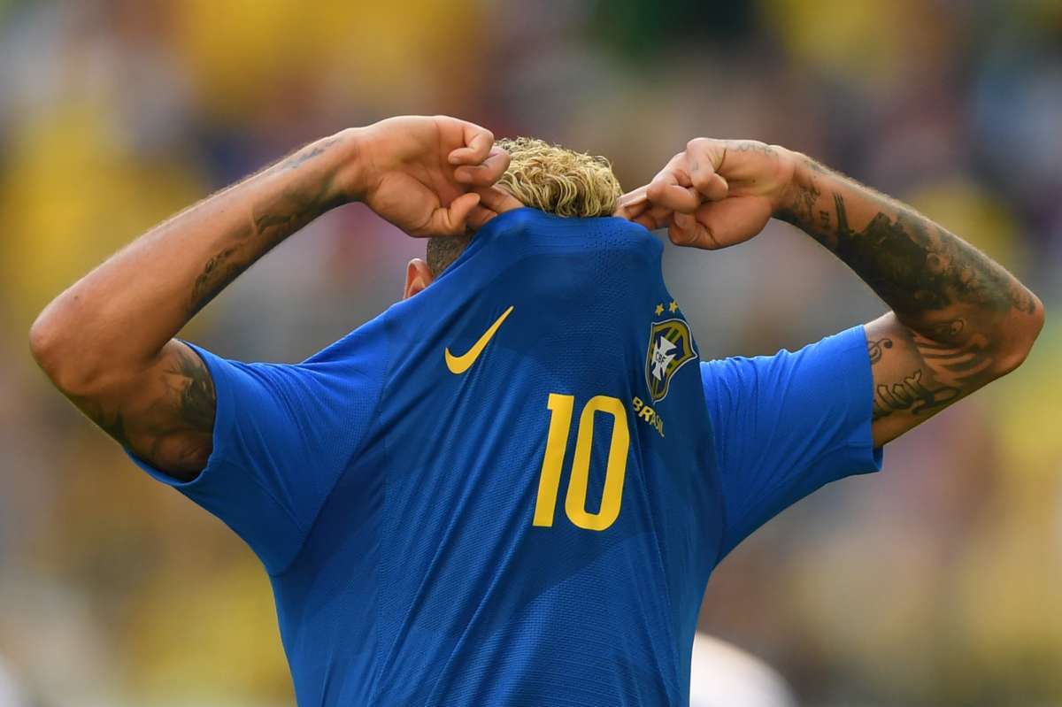 Brazil's forward Neymar reacts to a missed shot during the Russia 2018 World Cup Group E football match between Brazil and Costa Rica at the Saint Petersburg Stadium in Saint Petersburg on June 22, 2018. / AFP PHOTO / OLGA MALTSEVA / RESTRICTED TO EDITORIAL USE - NO MOBILE PUSH ALERTS/DOWNLOADS