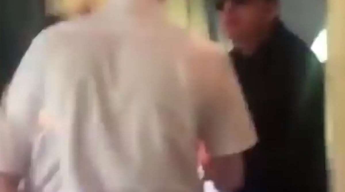 Galv&atilde;o Bueno minimiza discuss&atilde;o em trem - Reprodu&ccedil;&atilde;o Youtube