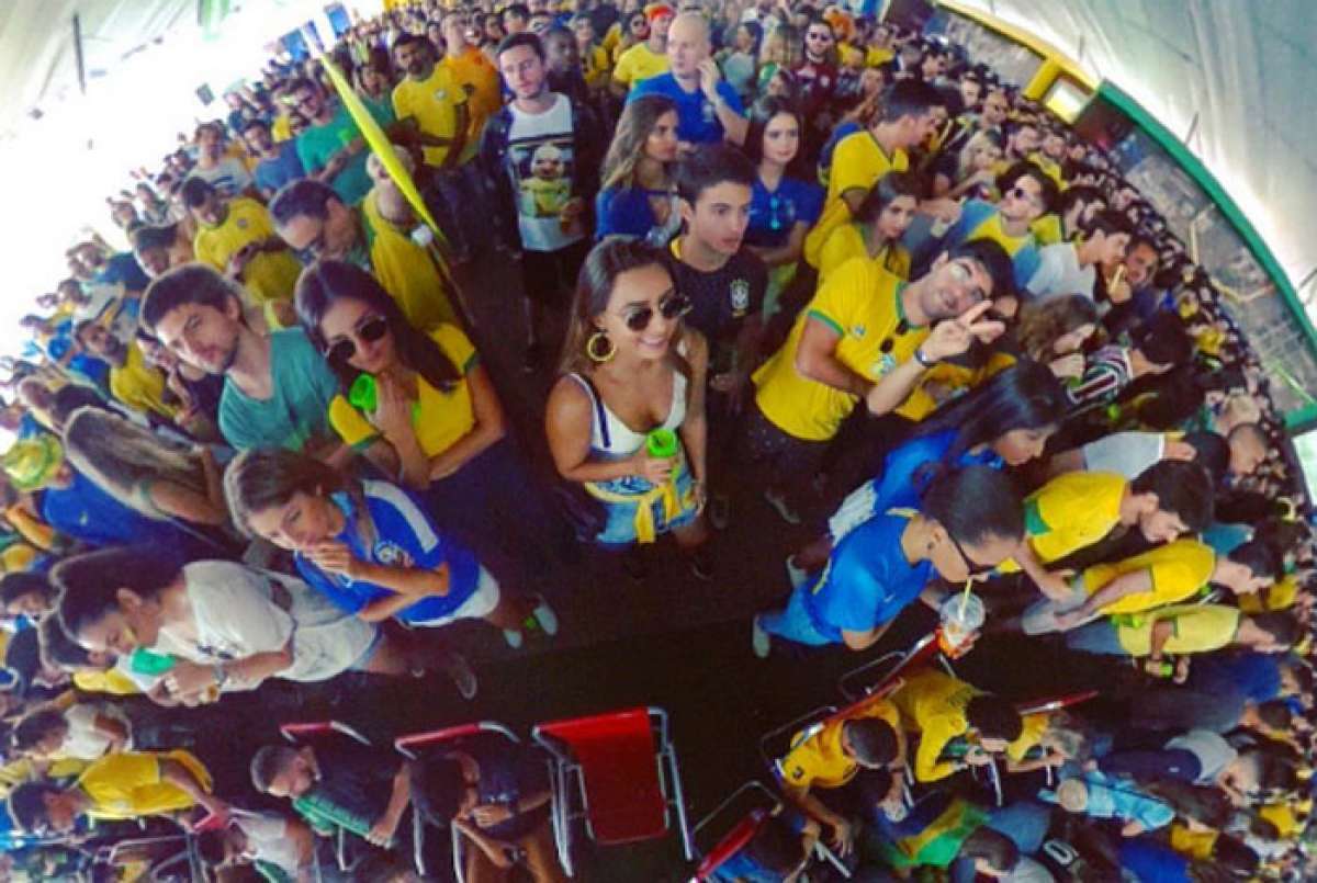 Torcedores assistem ao jogo do Brasil no Lagoon  - Divulgação / Ayrton 360