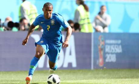 Douglas Costa aceitou reduzir salário e dispensou clube turco para jogar no Fluminense